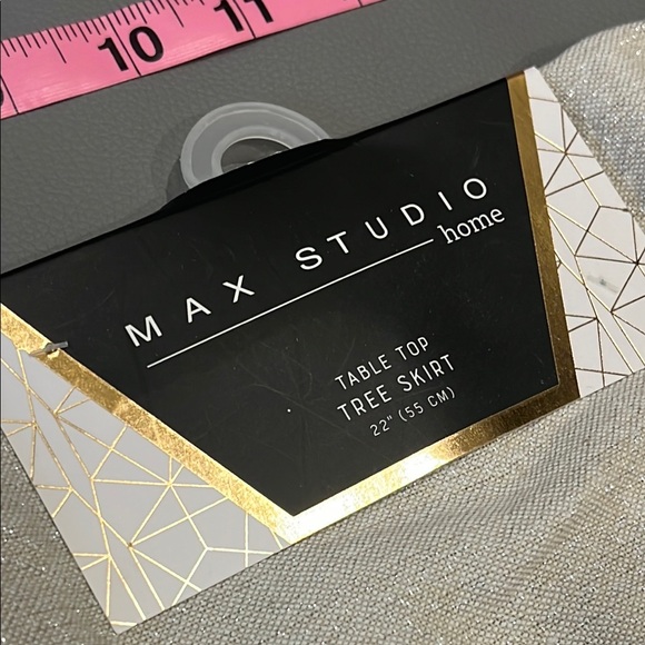 Max Studio Beaded Capelet - Silver table top tree skirt 22’ 55cm - Picture 2 of 4